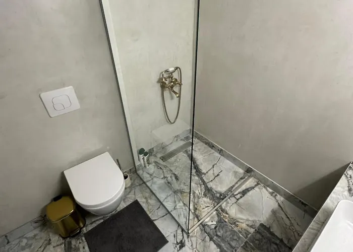 Apartament Raphael's Skg *